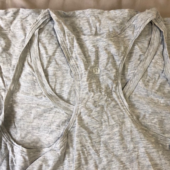 Lululemon work out tank size 6 - Picture 2 of 2
